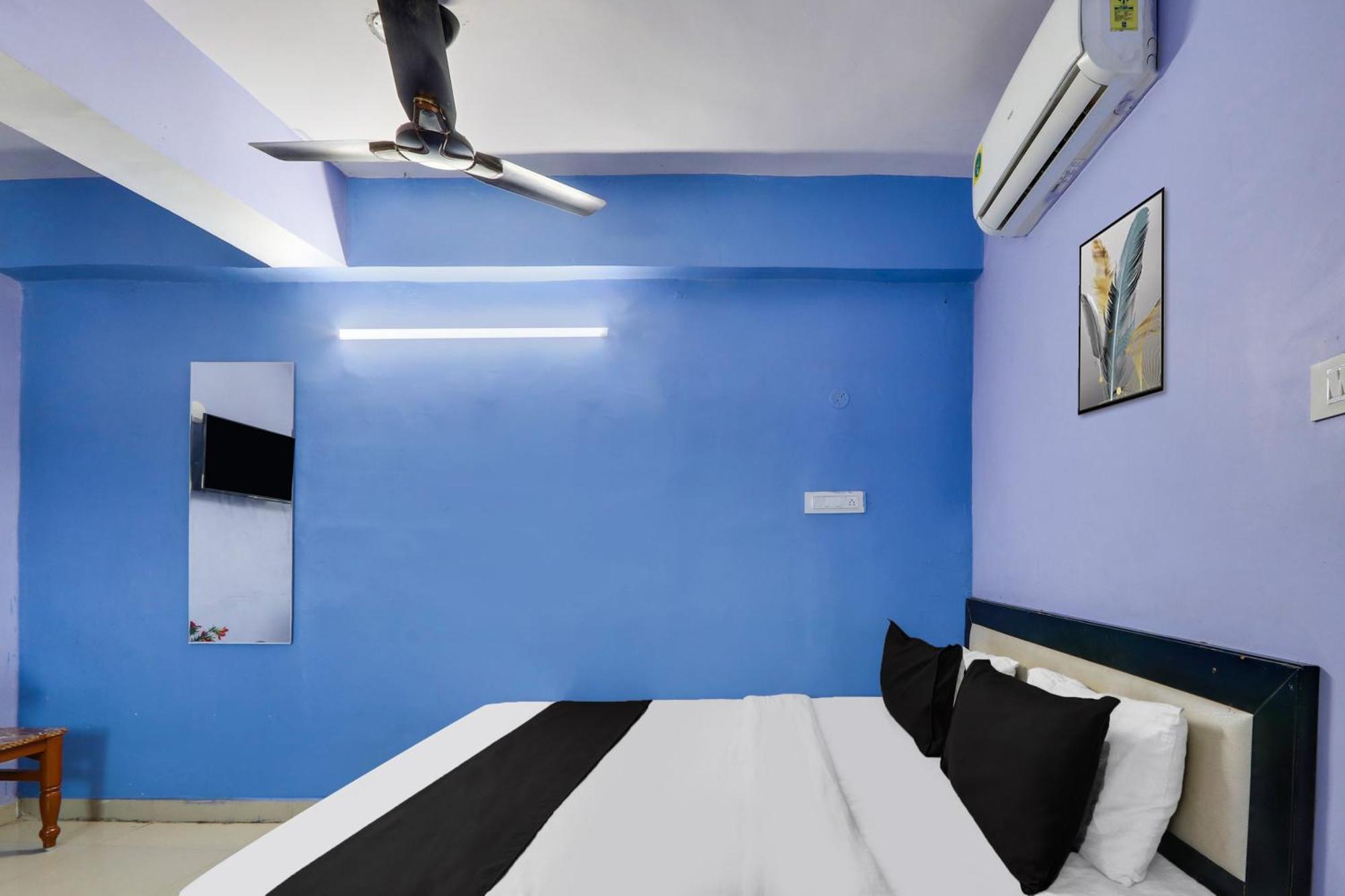 โอโย 71906 แกรนด์ โฮเทล แอนด์ ลอดจ์ Hotel Sangareddy ภายนอก รูปภาพ