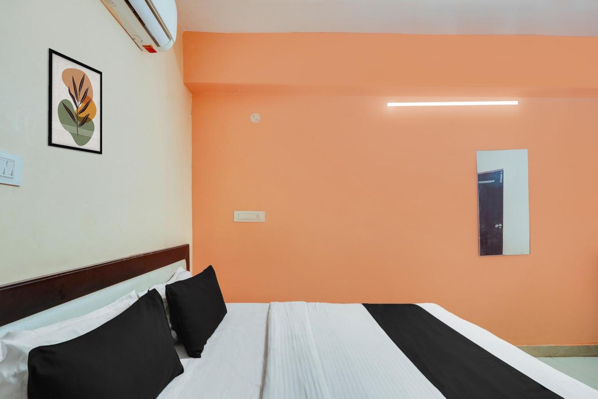 โอโย 71906 แกรนด์ โฮเทล แอนด์ ลอดจ์ Hotel Sangareddy ภายนอก รูปภาพ