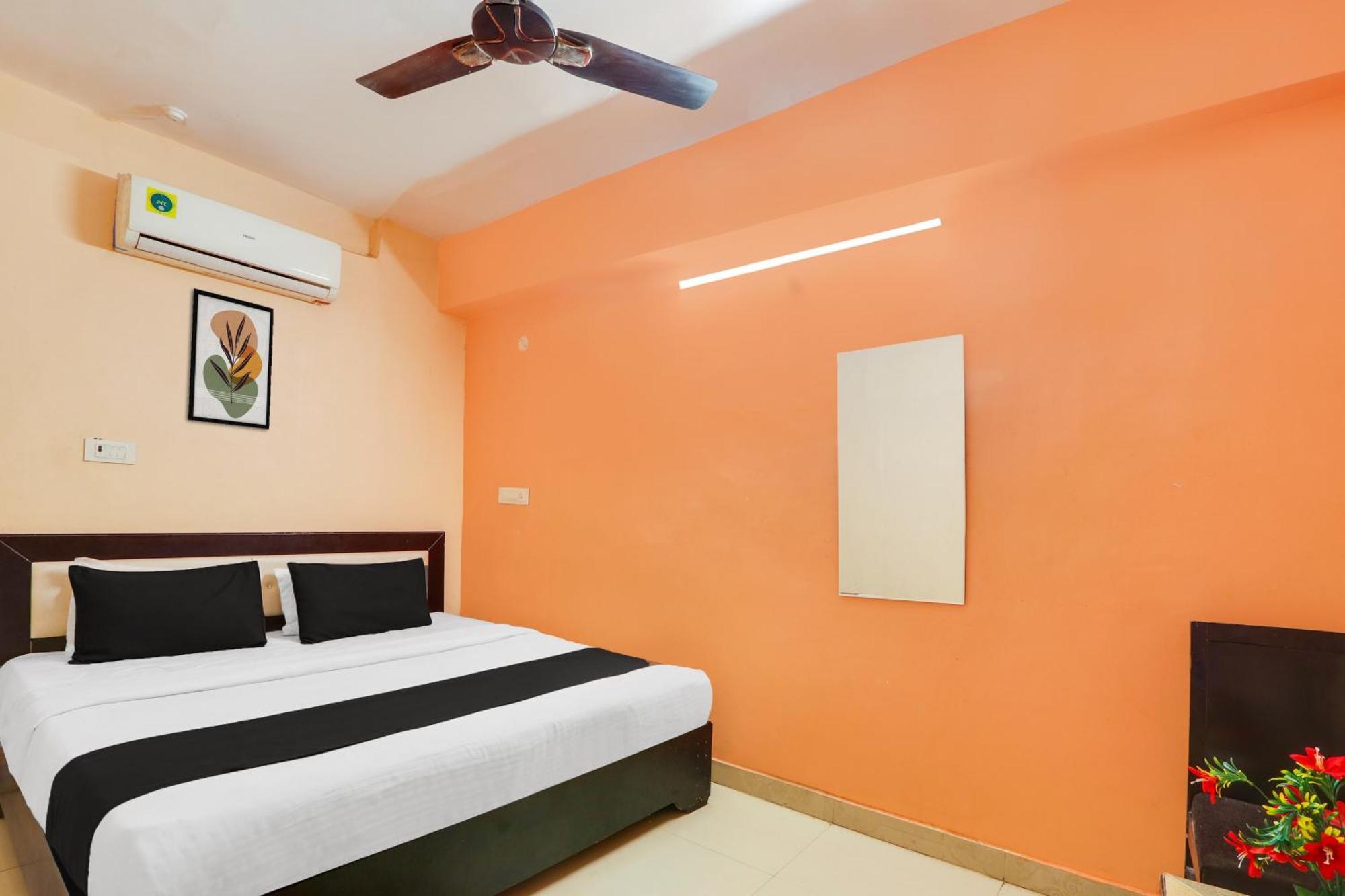 โอโย 71906 แกรนด์ โฮเทล แอนด์ ลอดจ์ Hotel Sangareddy ภายนอก รูปภาพ