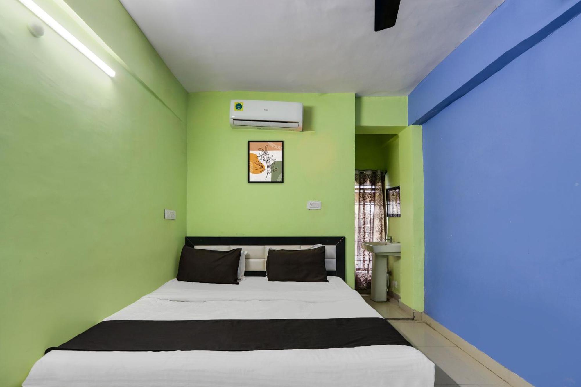 โอโย 71906 แกรนด์ โฮเทล แอนด์ ลอดจ์ Hotel Sangareddy ภายนอก รูปภาพ