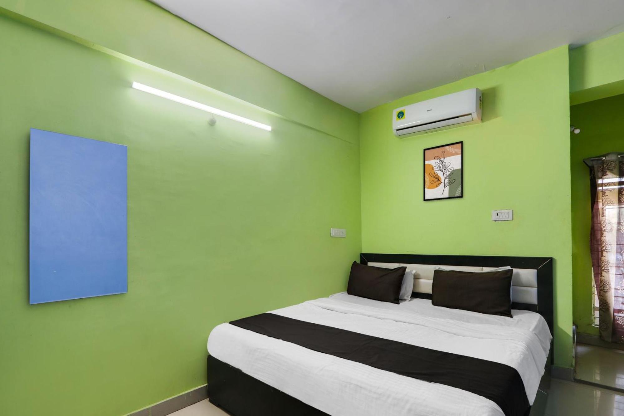 โอโย 71906 แกรนด์ โฮเทล แอนด์ ลอดจ์ Hotel Sangareddy ภายนอก รูปภาพ